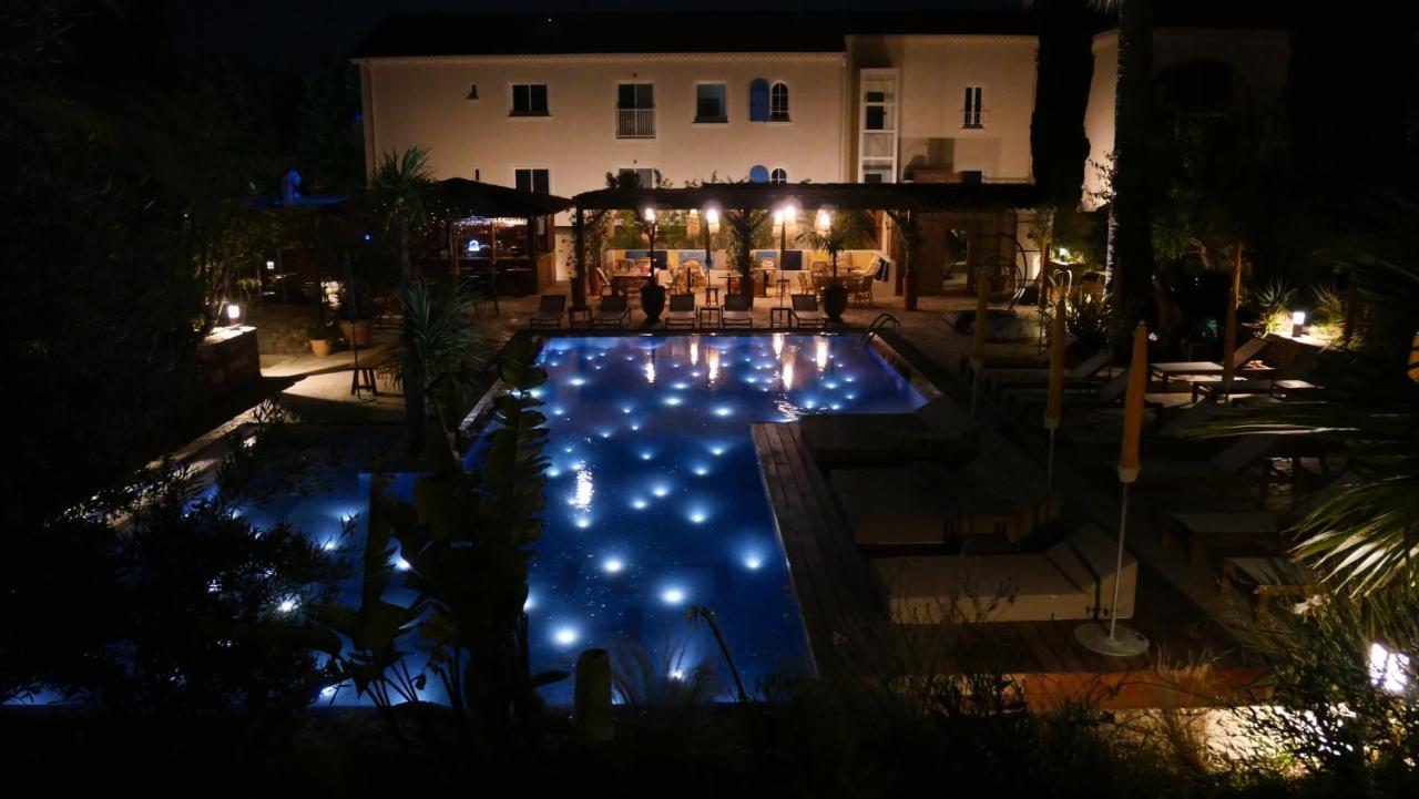 Hôtel La Piscine Le Lavandou Exterior foto